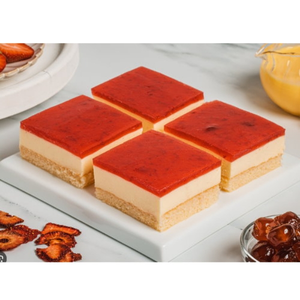 Picture of Cheesecake Strawberry Sponge Cake Tray 1.72kg